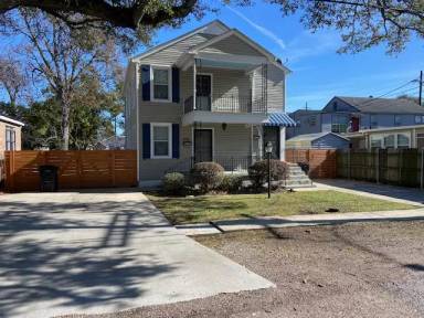 Main picture of 3119 Touro St