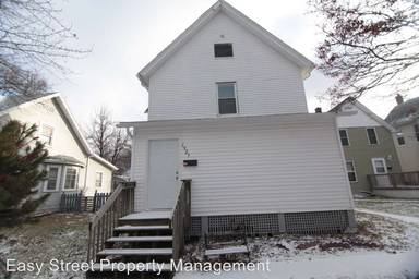 Main picture of 1923 Pershing Ave