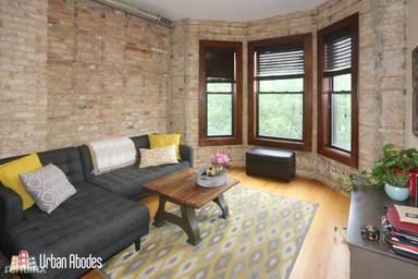 Main picture of 1756 W Montrose Ave