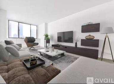 Main picture of 521 W 43rd St