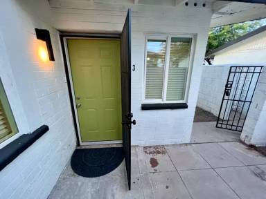 Main picture of 4128 E Moreland St