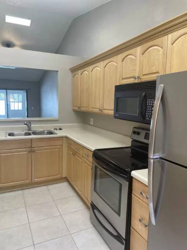 Main picture of 223 Arbor Cir
