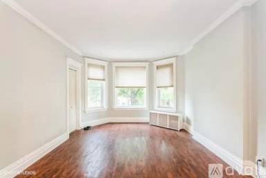Main picture of 2244 W Addison St