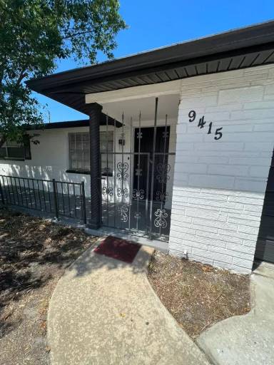 Main picture of 9415 Crabtree Ln