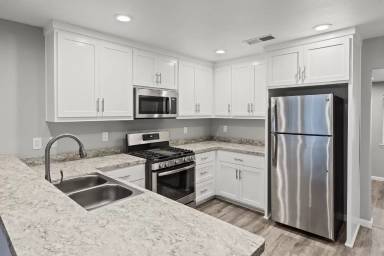 Main picture of 8 Klondike Ct