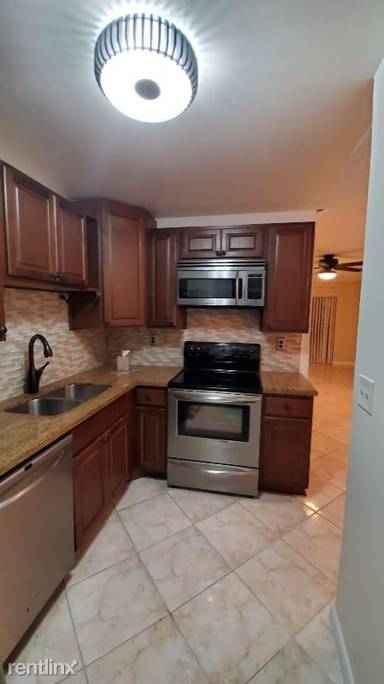 Main picture of 304 Gardens Dr