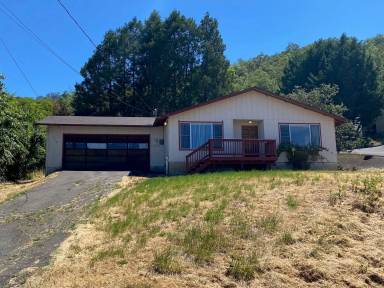 Main picture of 1125 NE Grandview Dr
