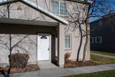 Main picture of 73 Hampton Pl