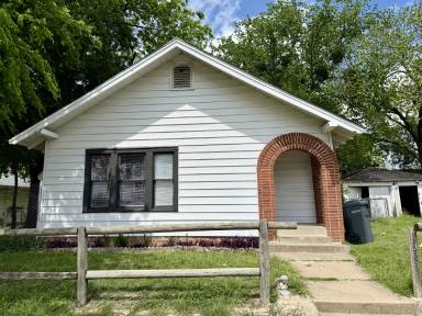 Main picture of 309 3rd Ave NW