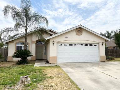 Main picture of 552 Oak St