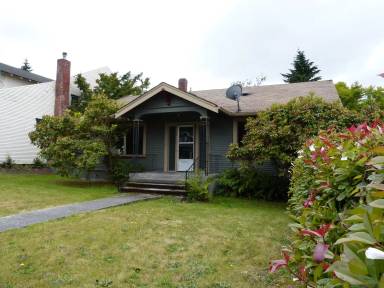 Main picture of 632 E 8th St