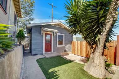 Main picture of 3939 Georgia St
