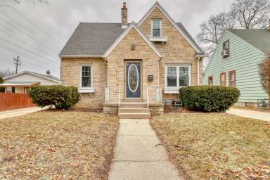 Main picture of 122 S 77th St