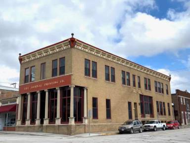 Main picture of 112 W McPherson St