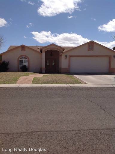 Main picture of 2707 E 8th St