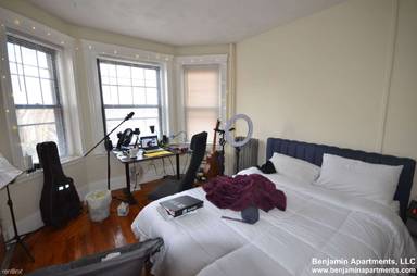 Main picture of 204 Hemenway St
