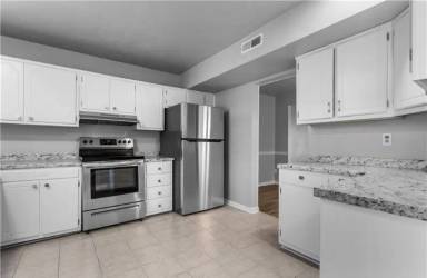 Main picture of 5633 Caxton Ct