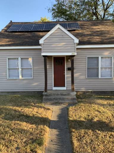 Main picture of 408 E College St