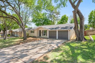 Main picture of 1013 Oak Hurst Dr