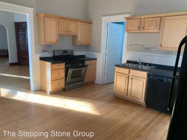 Main picture of 319 13th Ave NE