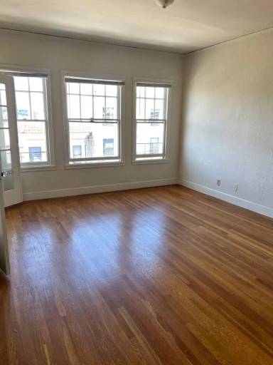 Main picture of 2120 Larkin St