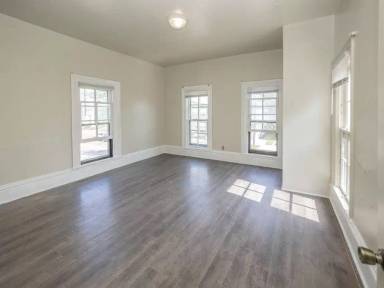 Main picture of 935 W Lovell St