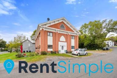 Main picture of 303 W High St