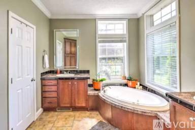 Main picture of 10 Northside Dr