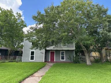 Main picture of 1226 W 4th St
