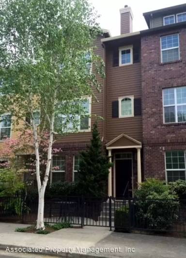 Main picture of 840 NE Caden Ave