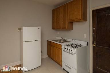 Main picture of 1050 W George St