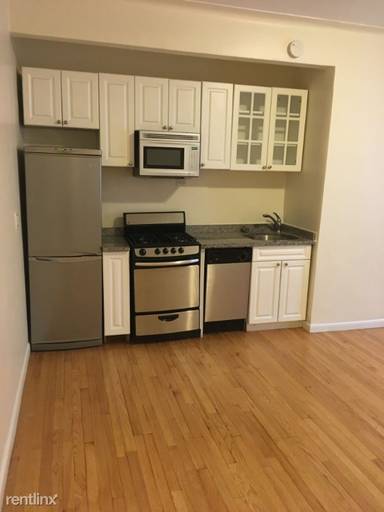 Main picture of 117 W 13th St