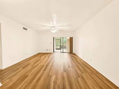 Main picture of 1701 Courtyard Way