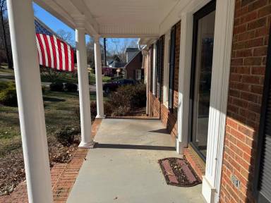 Main picture of 307 Fallingbrook Dr