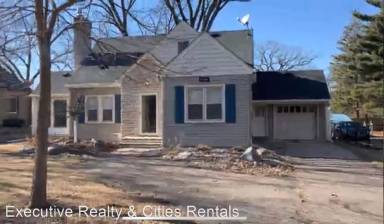 Main picture of 5740 W Lake St