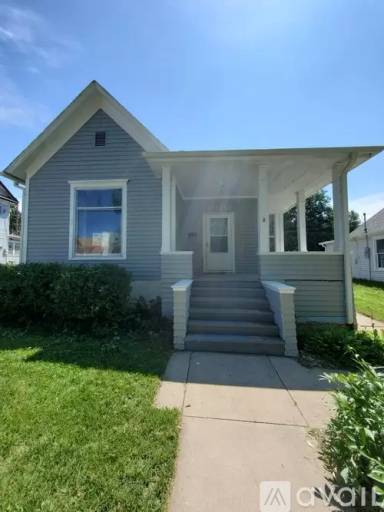 Main picture of 1020 N Iowa Ave