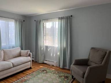 Main picture of 6 Leslie St