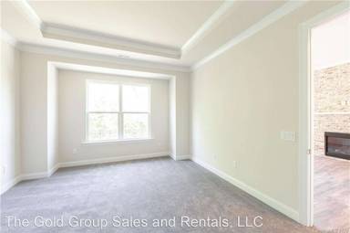 Main picture of 104 Kentmore Dr