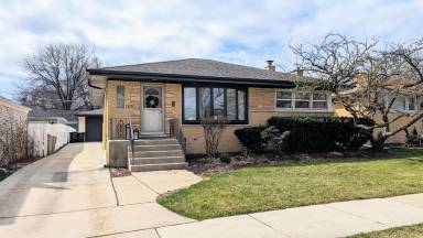 Main picture of 1315 W Oakton St
