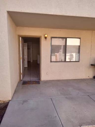 Main picture of 216 W Roger Rd