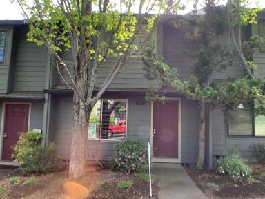 Main picture of 626 E Main St