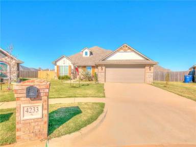 Main picture of 4233 NW 154th St