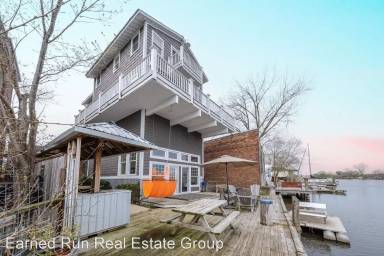 Main picture of 621 W Main St