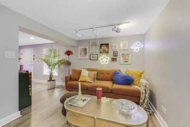 Main picture of 3007 N Ashland Ave