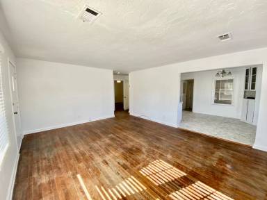 Main picture of 1600 W Romana St