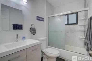 Main picture of 1700 SW 20th St