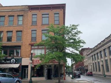Main picture of 33 Main St