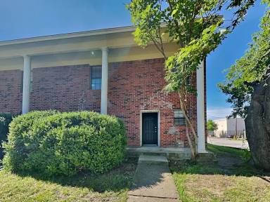 Main picture of 930 Southmoor Dr