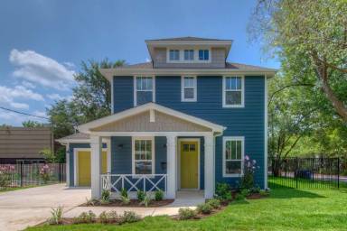 Main picture of 1205 W 22nd 1/2 St