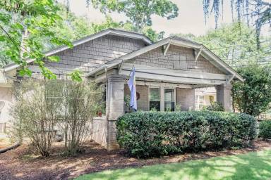 Main picture of 323 E Lake Dr